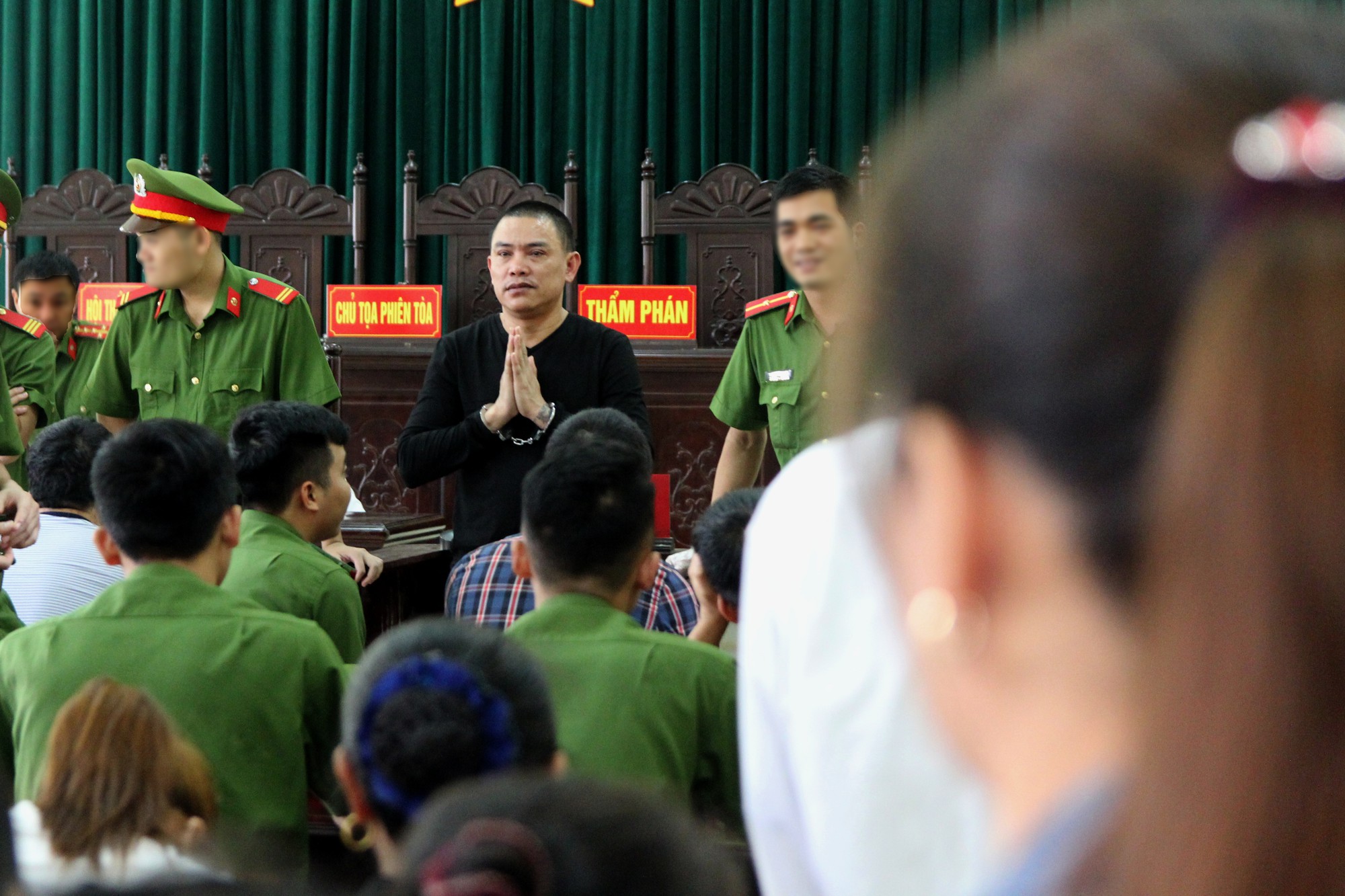 Trước khi bị tuyên tử hình, “ông trùm” 3 lần trốn trại vẫy tay từ biệt người thân - Ảnh 2.