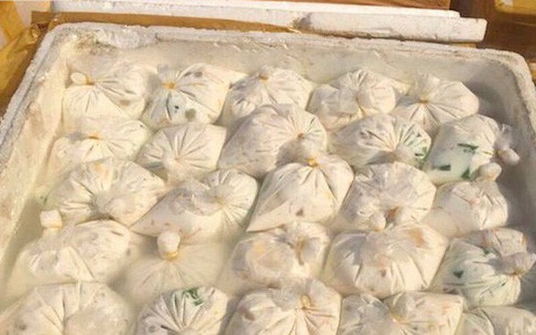 Bắt 2 tấn chè thập cẩm không rõ xuất xứ trên đường ra HN tiêu thụ - Ảnh 1.