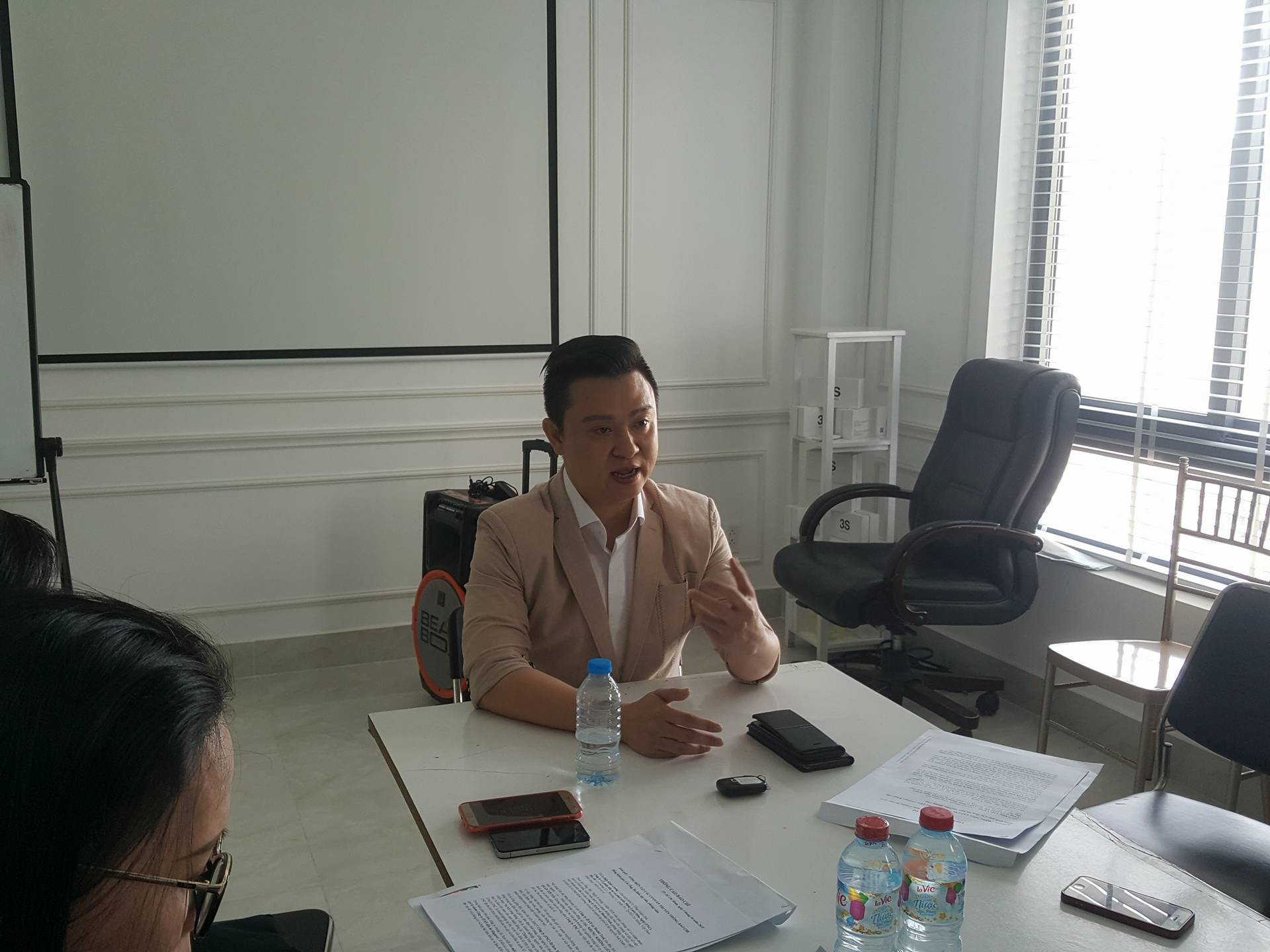 Ông Diệp Khắc Cường: “Tôi và Đàm Vĩnh Hưng bị iFan lợi dụng hình ảnh để lừa đảo” - Ảnh 3.