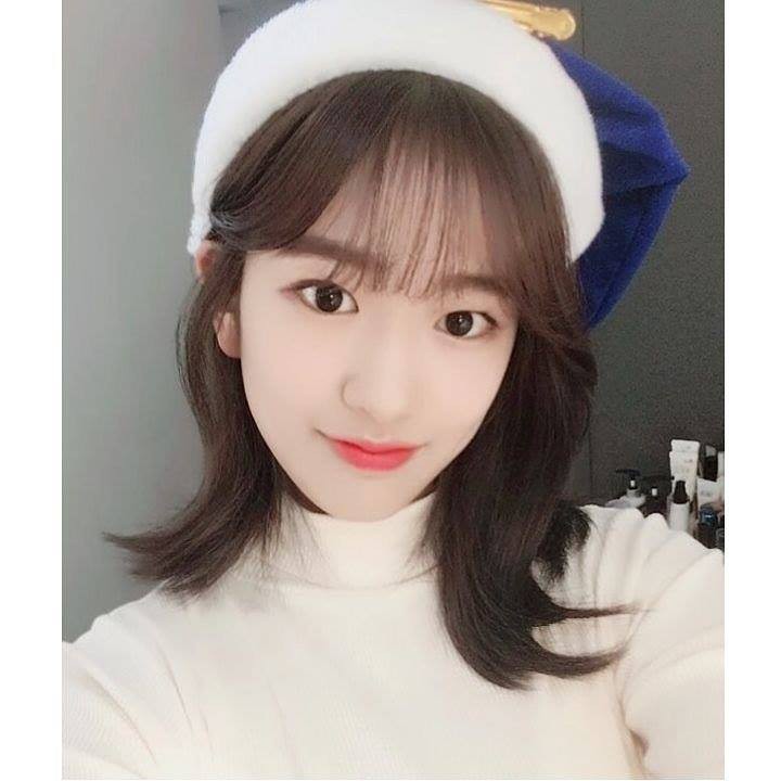 Xuất hiện thí sinh Produce 48 giống Suzy, lại còn hao hao Song Hye Kyo! - Ảnh 2. Xuất hiện thí sinh Produce 48 giống Suzy, lại còn hao hao Song Hye Kyo! - Ảnh 2.