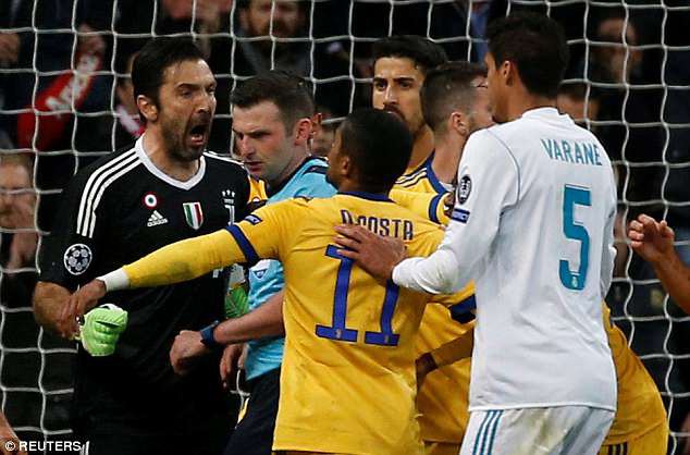 Buffon nổi điên, chửi trọng tài thổi pen cho Real: Ông ta là kẻ sát nhân - Ảnh 1.