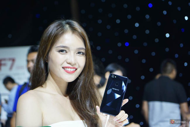 Oppo F7 chính thức ra mắt tại Việt Nam: công nghệ selfie Beauty AI 2.0 mới, màn hình tai thỏ giống iPhone X, giá từ 7,99 triệu đồng - Ảnh 3.