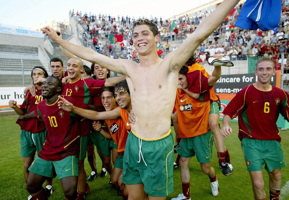 Ronaldo: Hành trình lột xác từ bộ xương di động đến body cực phẩm - Ảnh 2. Ronaldo: Hành trình lột xác từ bộ xương di động đến body cực phẩm - Ảnh 2.