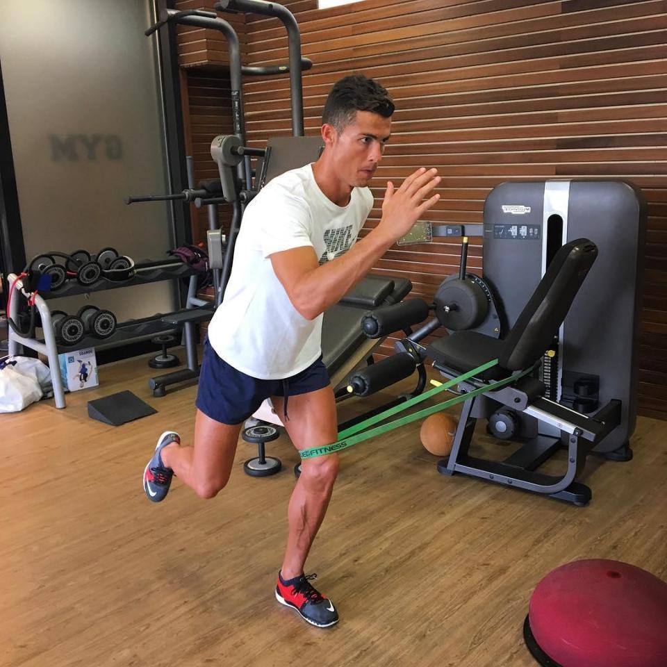 Ronaldo: Hành trình lột xác từ bộ xương di động đến body cực phẩm - Ảnh 6. Ronaldo: Hành trình lột xác từ bộ xương di động đến body cực phẩm - Ảnh 6.