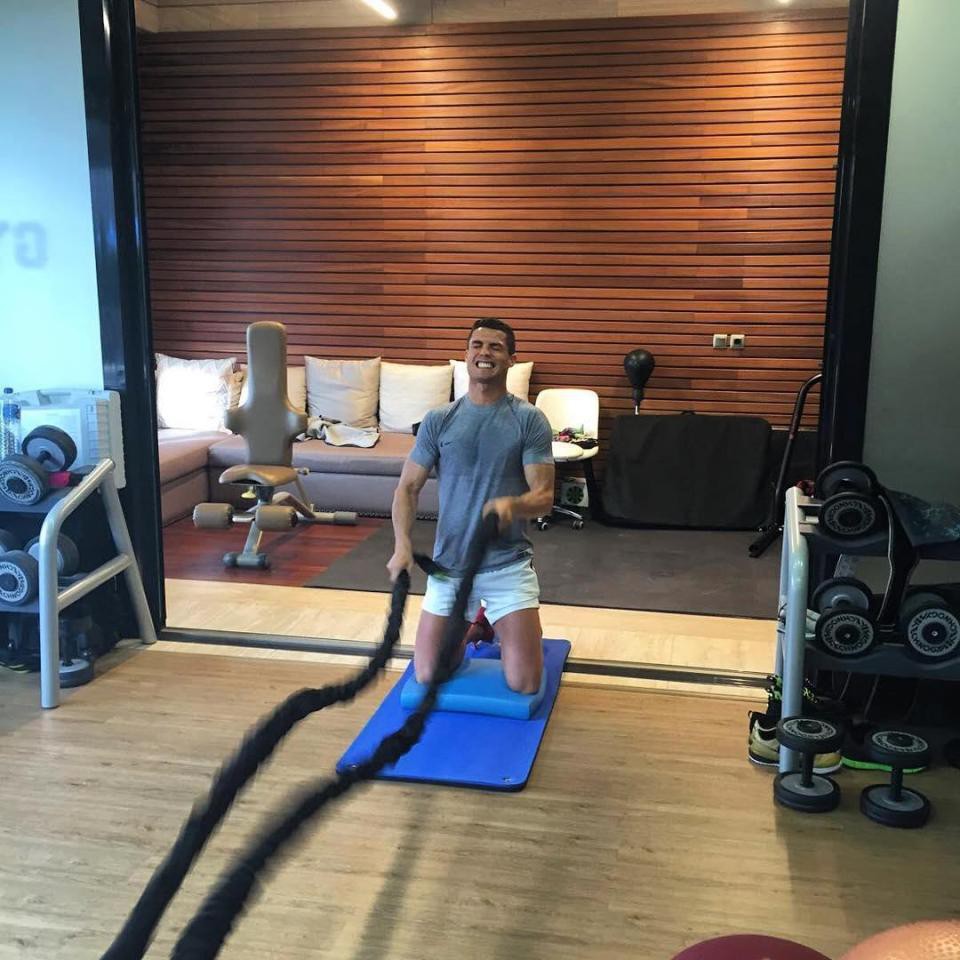 Ronaldo: Hành trình lột xác từ bộ xương di động đến body cực phẩm - Ảnh 11. Ronaldo: Hành trình lột xác từ bộ xương di động đến body cực phẩm - Ảnh 11.