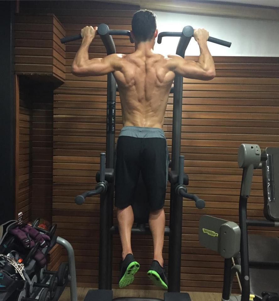 Ronaldo: Hành trình lột xác từ bộ xương di động đến body cực phẩm - Ảnh 5. Ronaldo: Hành trình lột xác từ bộ xương di động đến body cực phẩm - Ảnh 5.