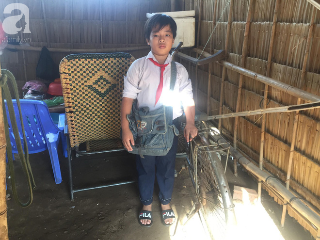 B&eacute; An chăm cha khờ bệnh tật đ&atilde; đi học trở lại v&agrave; được x&acirc;y nh&agrave; mới: Con sẽ học thật giỏi để cha lu&ocirc;n nhớ đến con - Ảnh 2.