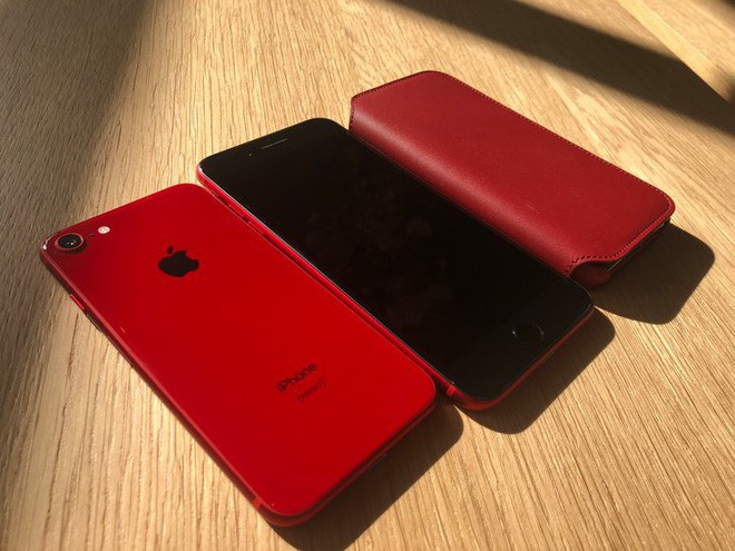 Cận cảnh iPhone 8 và iPhone 8 Plus (PRODUCT)RED, đẹp xuất sắc nhưng vẫn có một nhược điểm lớn - Ảnh 5.