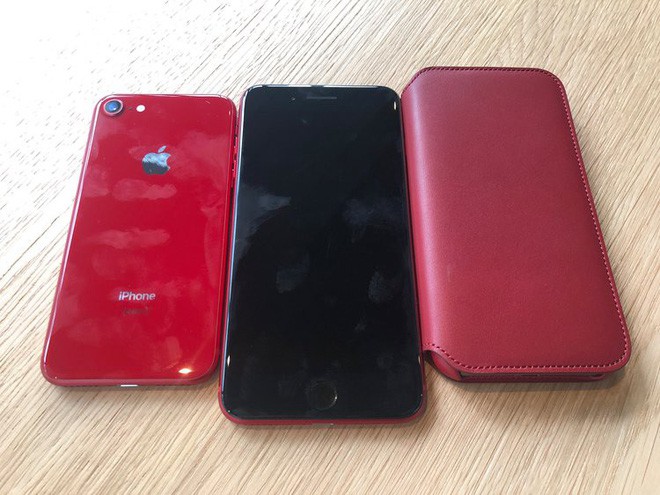 Cận cảnh iPhone 8 và iPhone 8 Plus (PRODUCT)RED, đẹp xuất sắc nhưng vẫn có một nhược điểm lớn - Ảnh 8.