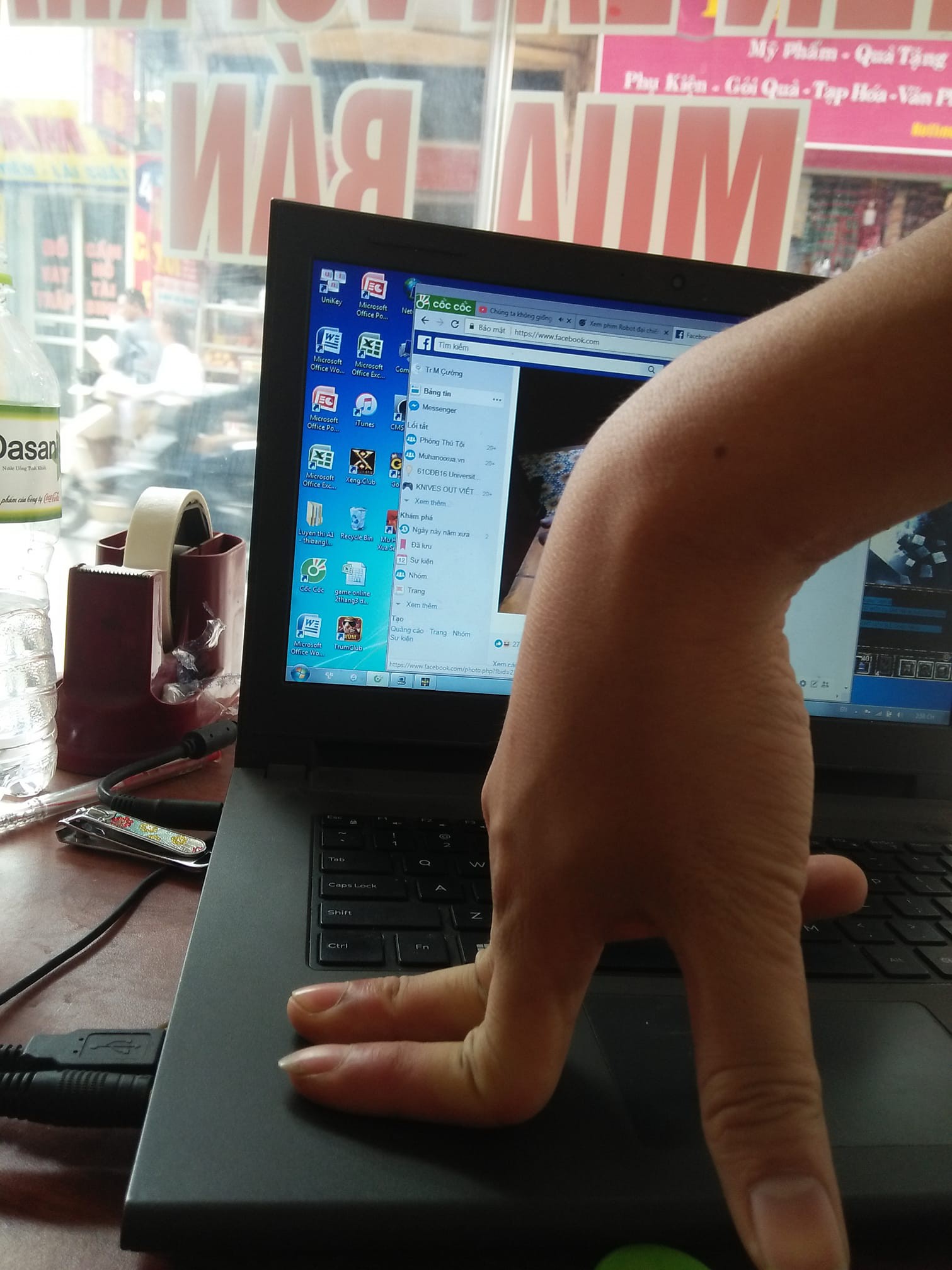 Chùm ảnh: Hội các thanh niên tay cong, tay khù khoằm cùng điểm danh trên Facebook - Ảnh 6. Chùm ảnh: Hội các thanh niên tay cong, tay khù khoằm cùng điểm danh trên Facebook - Ảnh 6.
