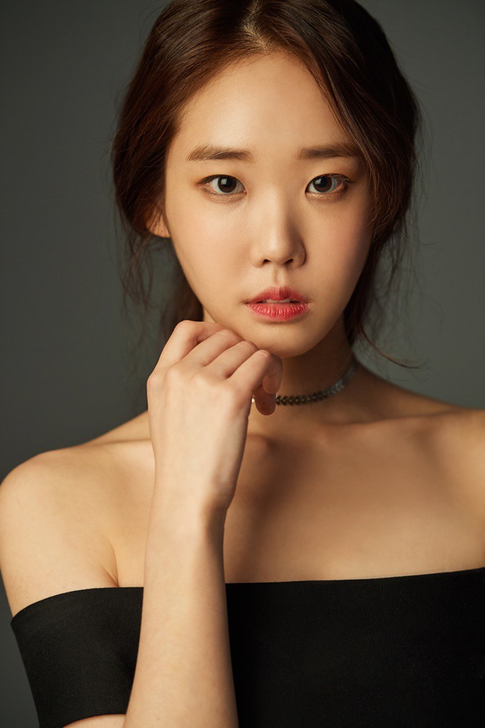 Oh Ha Nee lột xác: Một bước hóa mỹ nhân khoe ngực táo bạo