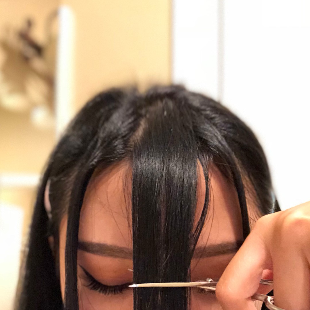 Cô nàng từng gây sốt với da bóng mịn như gương tiếp tục chia sẻ bí  kíp tự cắt tóc mái thưa Hàn Quốc tại nhà - Ảnh 4.