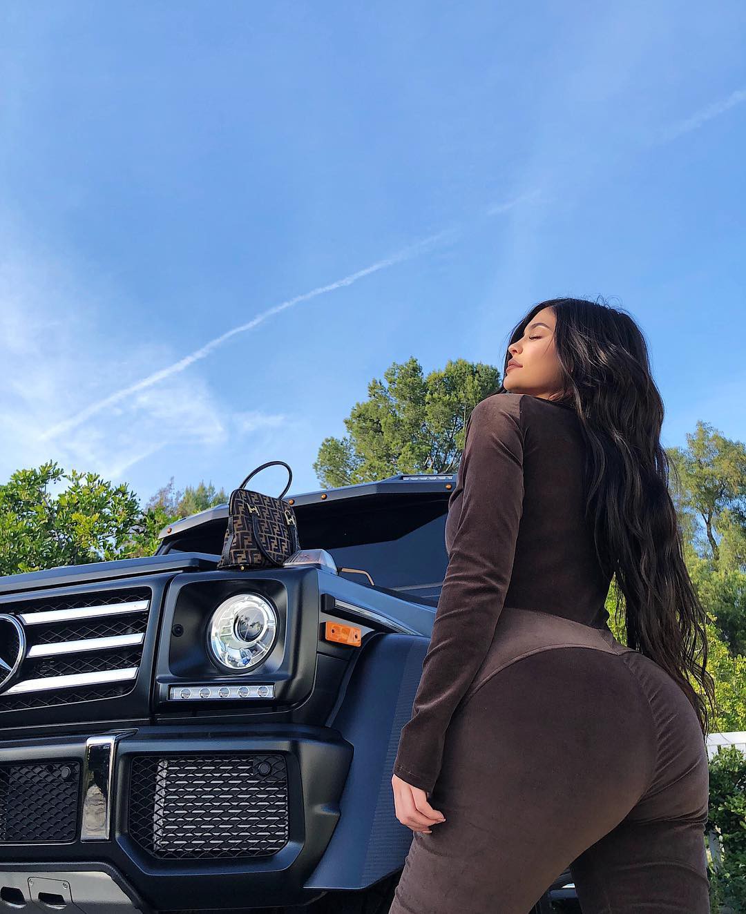 Sắm xe nôi cho con, yêu nữ mê hàng hiệu Kylie Jenner cũng phải chọn xe Fendi mới chịu! - Ảnh 6. Sắm xe nôi cho con, yêu nữ mê hàng hiệu Kylie Jenner cũng phải chọn xe Fendi mới chịu! - Ảnh 6.