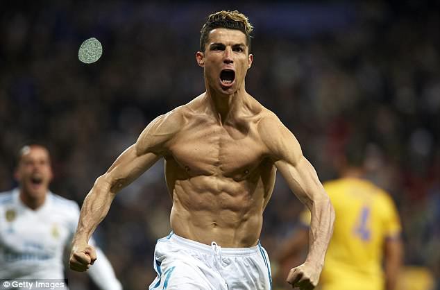 Ronaldo: Hành trình lột xác từ bộ xương di động đến body cực phẩm - Ảnh 14.