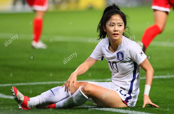 Cầu thủ Hàn Quốc đá bóng giỏi lại xinh như hot girl, có thể kết liễu giấc mơ World Cup của Việt Nam - Ảnh 4.