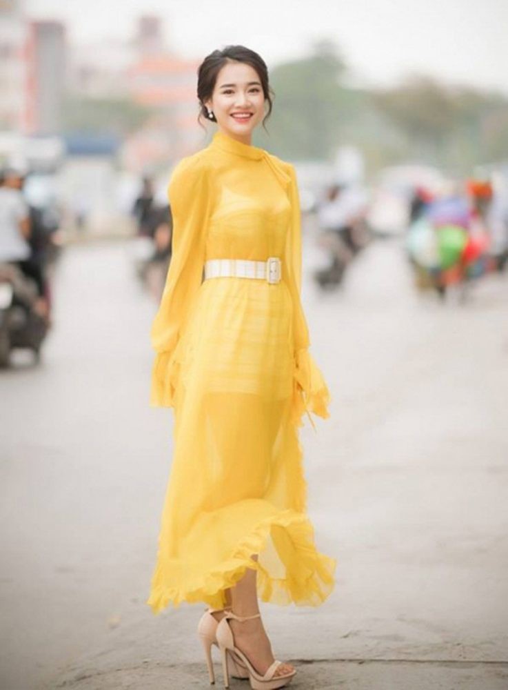 Ai cũng nghĩ Nhã Phương cẩu thả khi đi sandal rộng nhưng lý do thật sự thì không phải vậy - Ảnh 5. Ai cũng nghĩ Nhã Phương cẩu thả khi đi sandal rộng nhưng lý do thật sự thì không phải vậy - Ảnh 5.