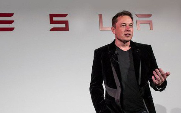 Elon Musk lí giải việc ngủ lại tại nhà máy Tesla: Sếp mà bình chân thoải mái thì nhân viên sao biết được sự khó khăn. - Ảnh 1.