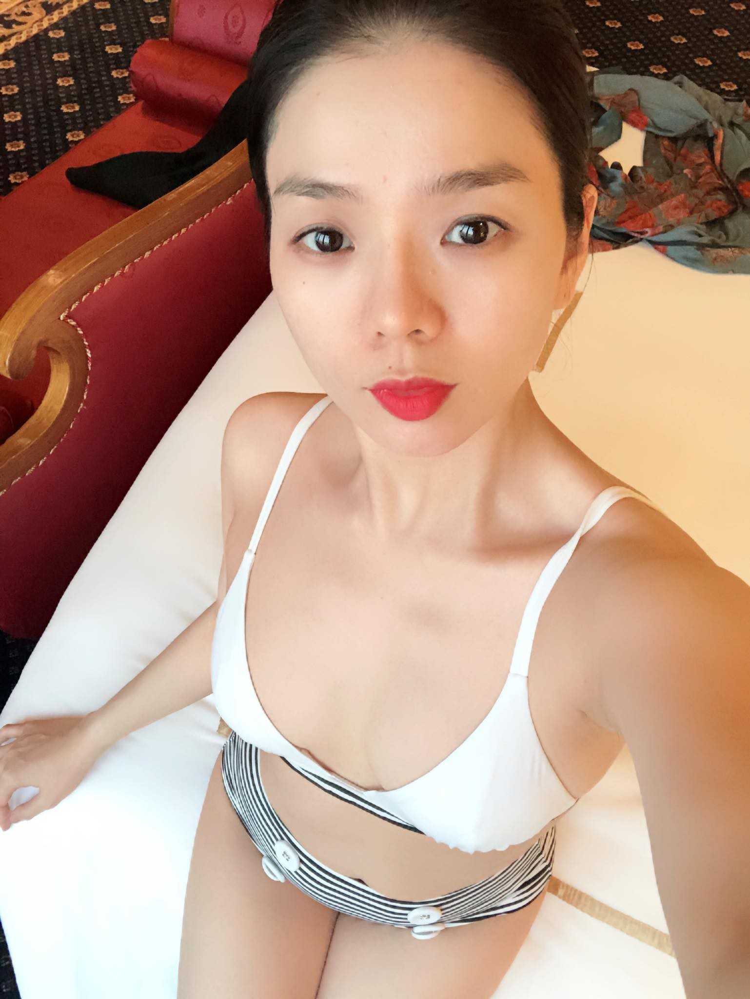 Tự tin diện bikini hai mảnh, Lệ Quyên khoe khéo body săn chắc - Ảnh 1. Tự tin diện bikini hai mảnh, Lệ Quyên khoe khéo body săn chắc - Ảnh 1.