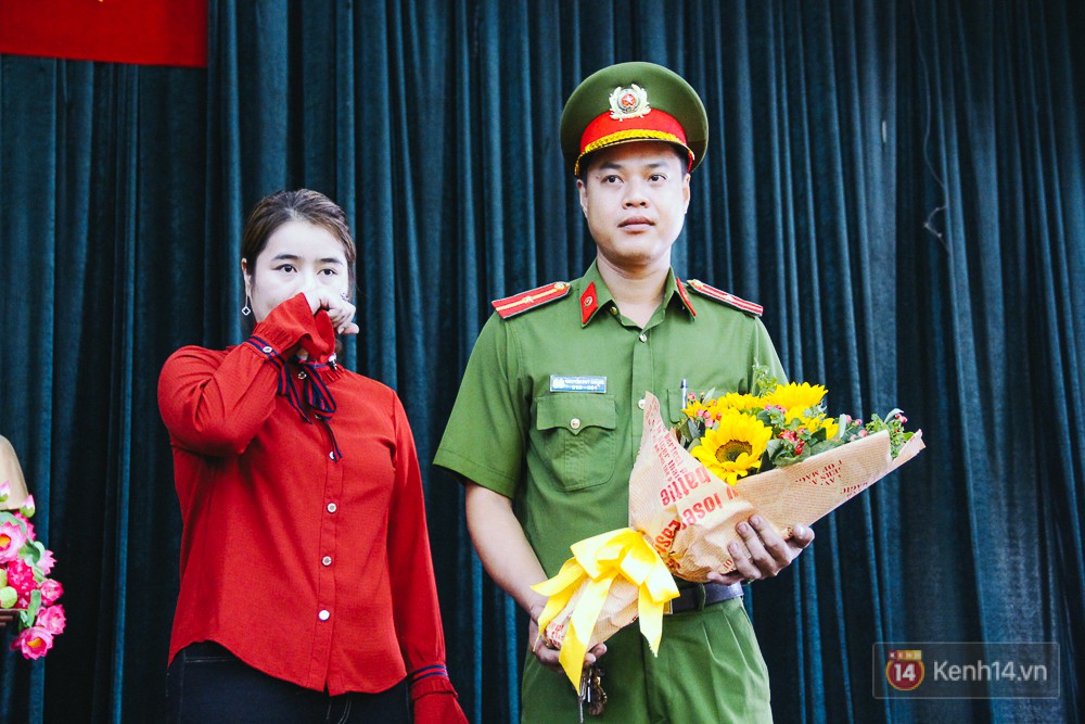 Cuộc tương phùng xúc động giữa cư dân Carina và lính cứu hoả: “Anh cứu cả gia đình nhưng lúc ấy tôi chỉ kịp hỏi tên - Ảnh 6. Cuộc tương phùng xúc động giữa cư dân Carina và lính cứu hoả: “Anh cứu cả gia đình nhưng lúc ấy tôi chỉ kịp hỏi tên - Ảnh 6.