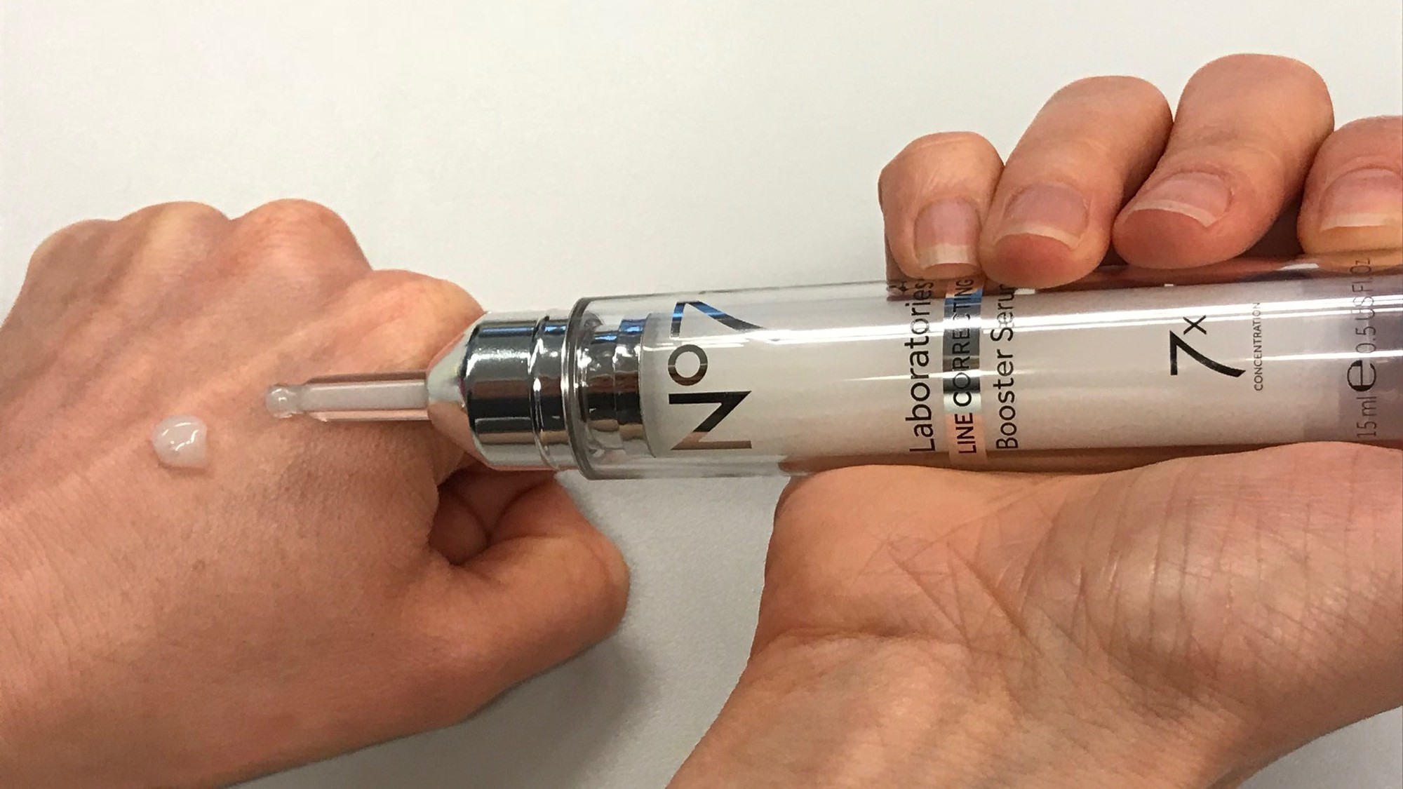 Trước khi ra mắt chính thức, loại serum này được 17,000 người đặt gạch để mua - Ảnh 3. Trước khi ra mắt chính thức, loại serum này được 17,000 người đặt gạch để mua - Ảnh 3.