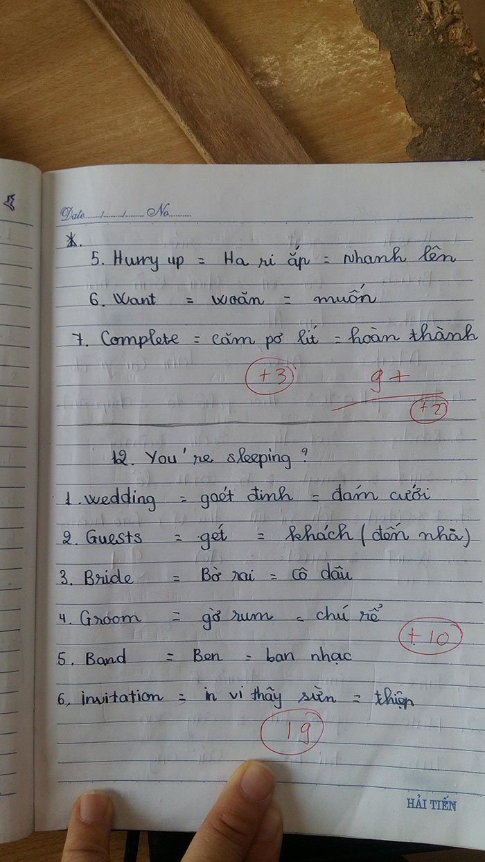 Tranh c&atilde;i việc học ph&aacute;t &acirc;m tiếng Anh: Have some fun = H&eacute;p săm phăn, Outside = ao sai - Ảnh 1.