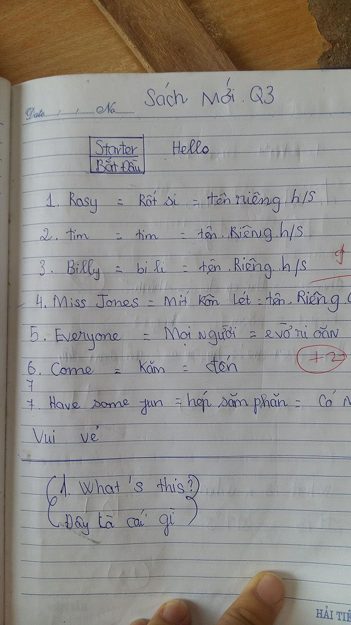 Tranh c&atilde;i việc học ph&aacute;t &acirc;m tiếng Anh: Have some fun = H&eacute;p săm phăn, Outside = ao sai - Ảnh 2.