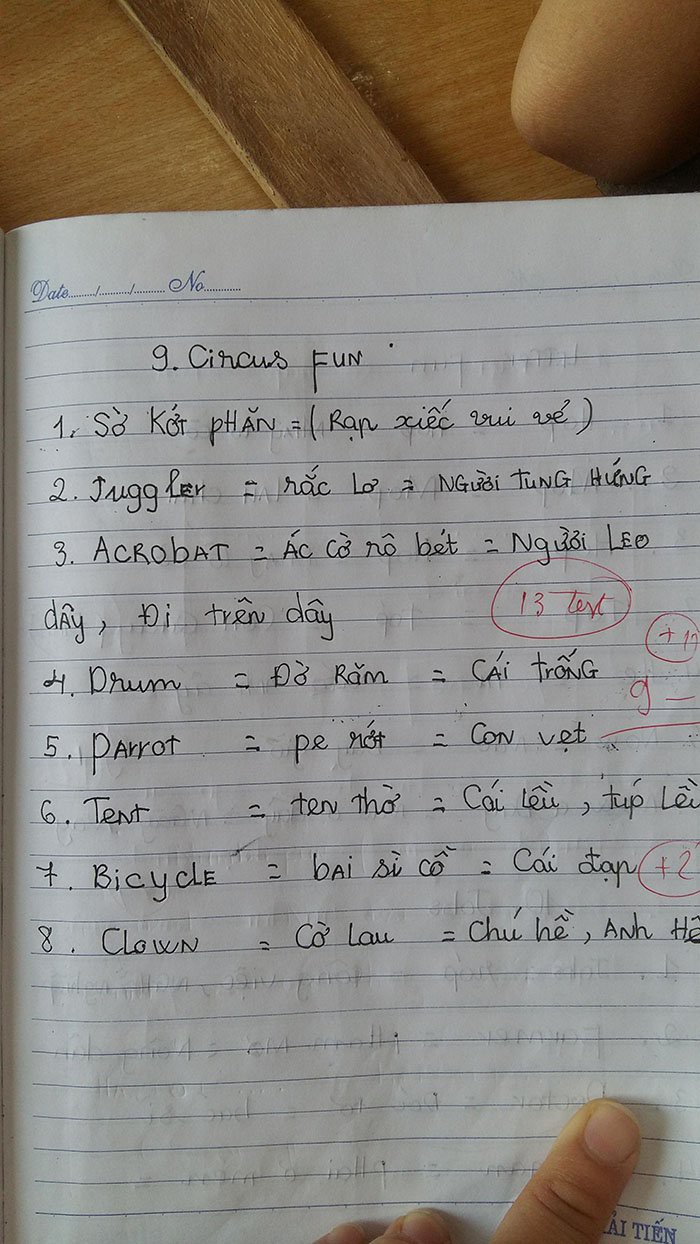 Tranh c&atilde;i việc học ph&aacute;t &acirc;m tiếng Anh: Have some fun = H&eacute;p săm phăn, Outside = ao sai - Ảnh 3.