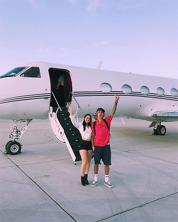 Justin Bieber cùng cô gái mới đi chơi Coachella, nhưng sẽ không vào xem The Weeknd biểu diễn - Ảnh 1.
