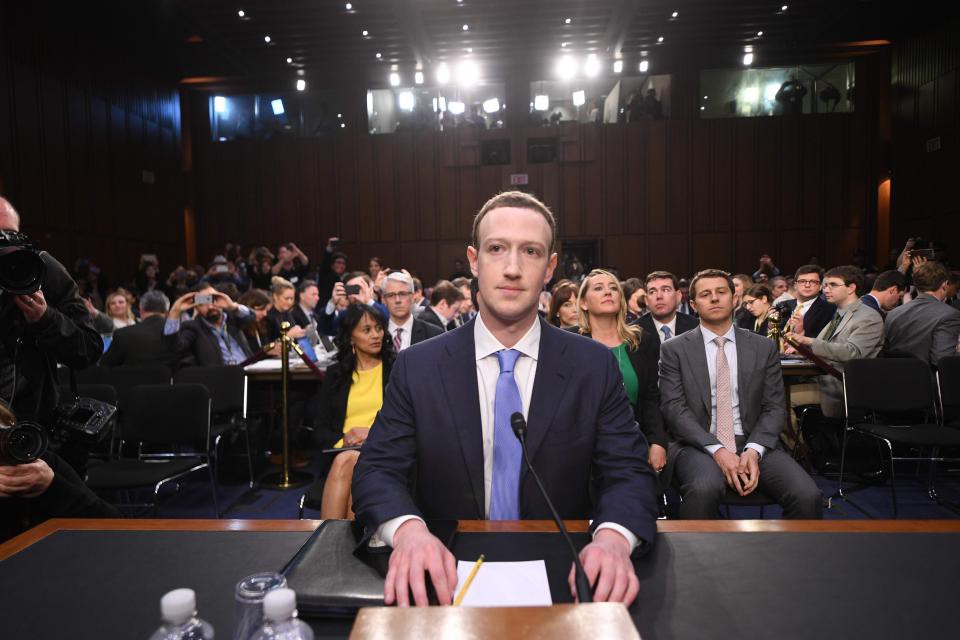 Bị soi đủ thứ, giờ đến cả quầng thâm mắt của Mark Zuckerberg  cũng được dân tình tư vấn xem nên dưỡng như thế nào - Ảnh 1.