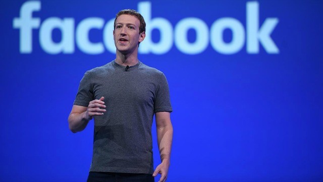 Tiết lộ của Facebook: Lương năm 2017 của Mark Zuckerberg chỉ là 1 USD nhưng Facebook phải tiêu tốn gần 9 triệu USD cho máy bay riêng cùng đội ngũ bảo vệ cho anh ta - Ảnh 1. Tiết lộ của Facebook: Lương năm 2017 của Mark Zuckerberg chỉ là 1 USD nhưng Facebook phải tiêu tốn gần 9 triệu USD cho máy bay riêng cùng đội ngũ bảo vệ cho anh ta - Ảnh 1.