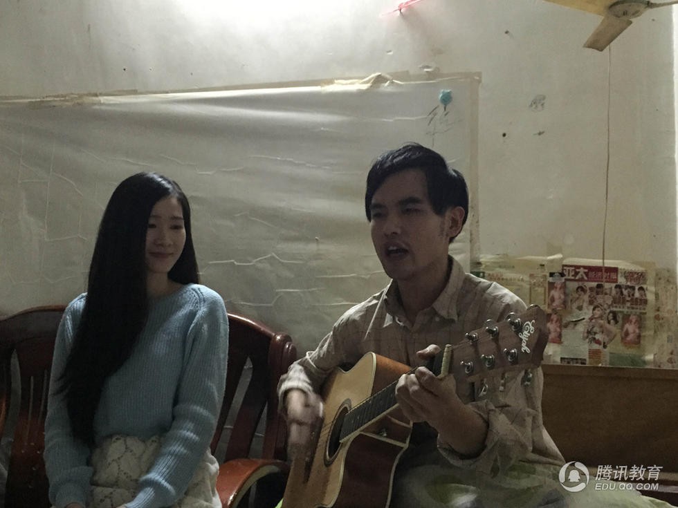 Cô gái xinh đẹp bất chấp tất cả lấy chồng tàn tật vì chàng trai có vẻ bề ngoài giống Châu Kiệt Luân - Ảnh 1. Cô gái xinh đẹp bất chấp tất cả lấy chồng tàn tật vì chàng trai có vẻ bề ngoài giống Châu Kiệt Luân - Ảnh 1.