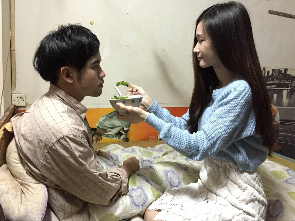 Cô gái xinh đẹp bất chấp tất cả lấy chồng tàn tật vì chàng trai có vẻ bề ngoài giống Châu Kiệt Luân - Ảnh 3. Cô gái xinh đẹp bất chấp tất cả lấy chồng tàn tật vì chàng trai có vẻ bề ngoài giống Châu Kiệt Luân - Ảnh 3.