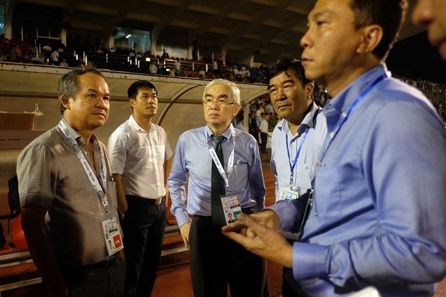Bầu Đức từ chối cuộc họp với Bộ VHTTDL vì... không có bằng đại học - Ảnh 1. Bầu Đức từ chối cuộc họp với Bộ VHTTDL vì... không có bằng đại học - Ảnh 1.