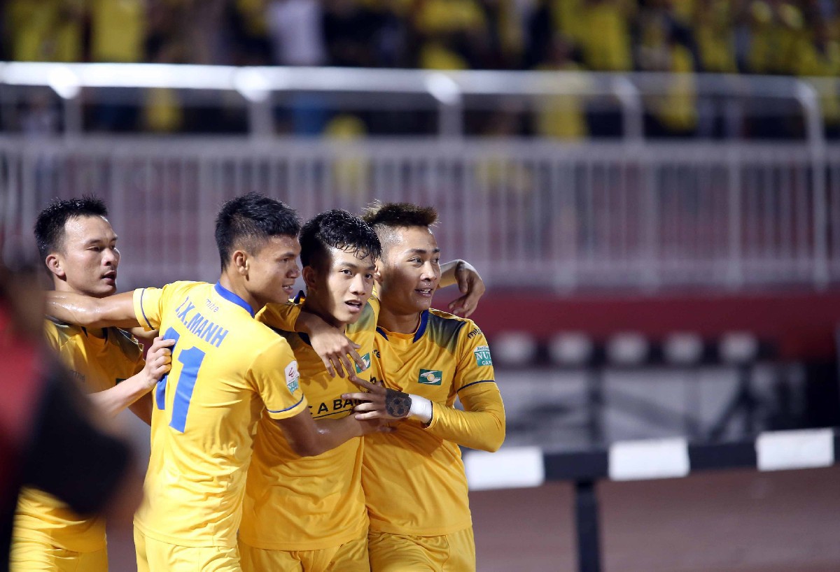 Phan Văn Đức U23 lập cú đúp, SLNA hòa kịch tính tại Cần Thơ - Ảnh 3. Phan Văn Đức U23 lập cú đúp, SLNA hòa kịch tính tại Cần Thơ - Ảnh 3.