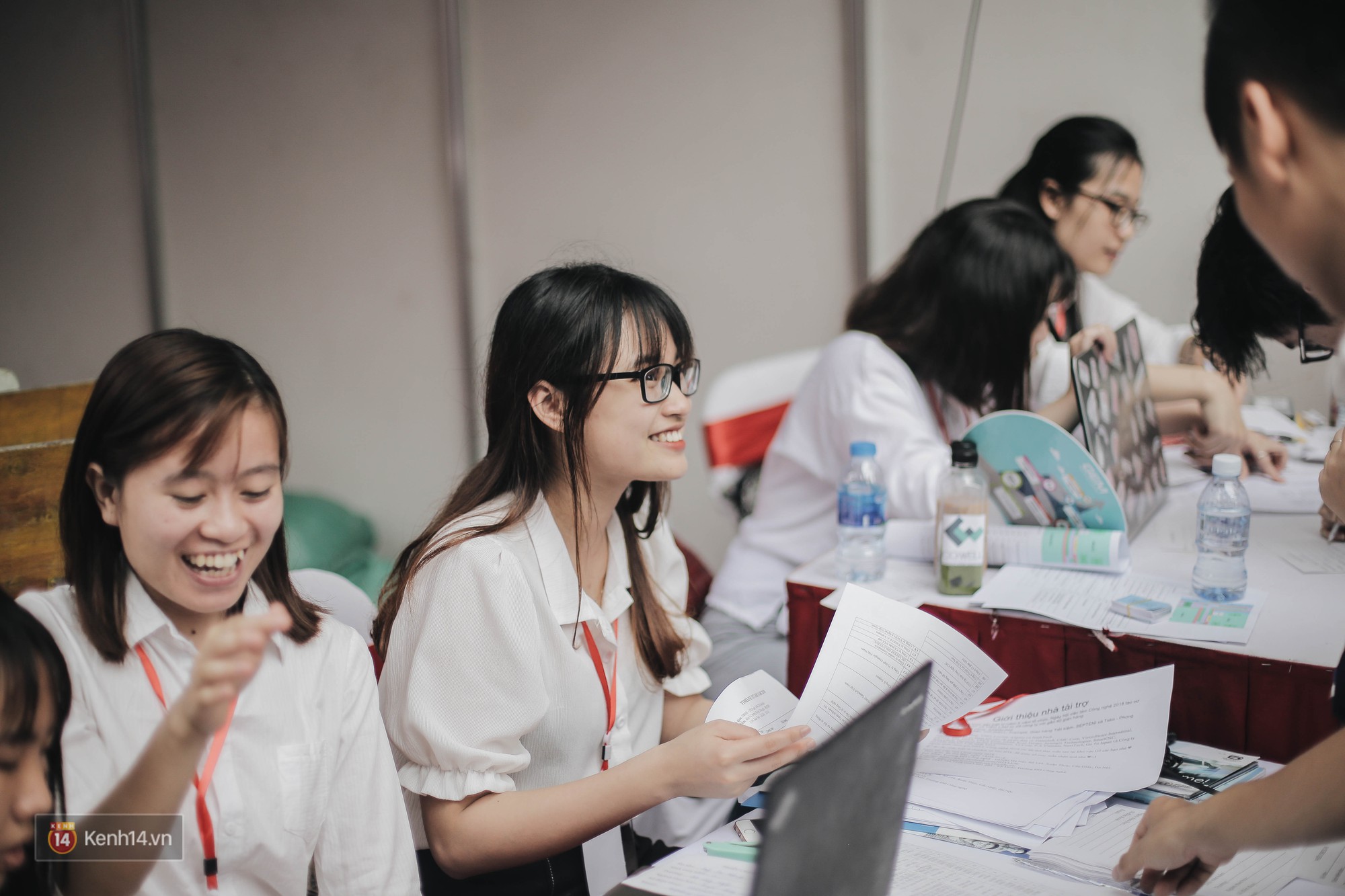 Ngày hội việc làm Công nghệ 2018: Cơ hội để SV lọt vào mắt xanh của các nhà tuyển dụng khi còn ngồi trên ghế nhà trường - Ảnh 7. Ngày hội việc làm Công nghệ 2018: Cơ hội để SV lọt vào mắt xanh của các nhà tuyển dụng khi còn ngồi trên ghế nhà trường - Ảnh 7.