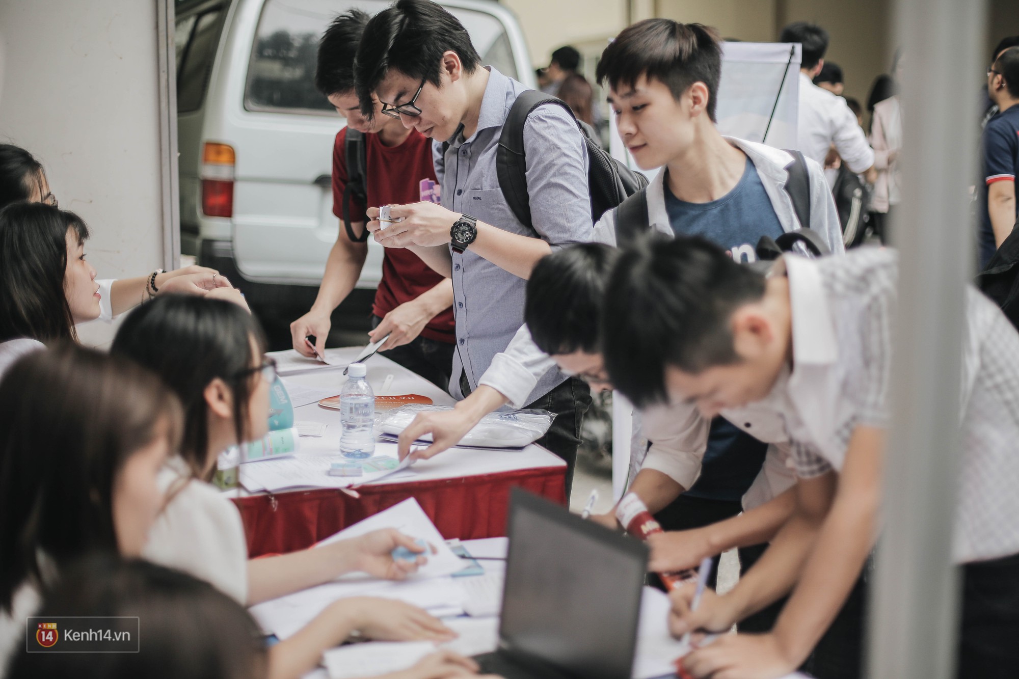 Ngày hội việc làm Công nghệ 2018: Cơ hội để SV lọt vào mắt xanh của các nhà tuyển dụng khi còn ngồi trên ghế nhà trường - Ảnh 8. Ngày hội việc làm Công nghệ 2018: Cơ hội để SV lọt vào mắt xanh của các nhà tuyển dụng khi còn ngồi trên ghế nhà trường - Ảnh 8.