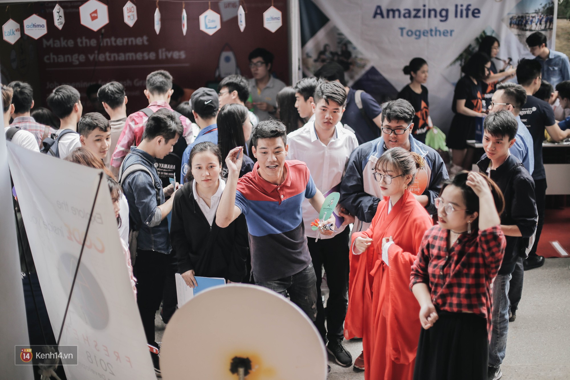 Ngày hội việc làm Công nghệ 2018: Cơ hội để SV lọt vào mắt xanh của các nhà tuyển dụng khi còn ngồi trên ghế nhà trường - Ảnh 9. Ngày hội việc làm Công nghệ 2018: Cơ hội để SV lọt vào mắt xanh của các nhà tuyển dụng khi còn ngồi trên ghế nhà trường - Ảnh 9.