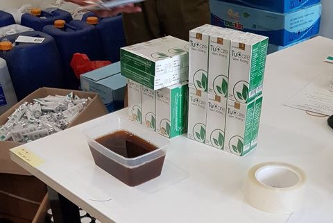 Phát hiện lượng lớn mỹ phẩm, thực phẩm chức năng sản xuất chui - Ảnh 2.