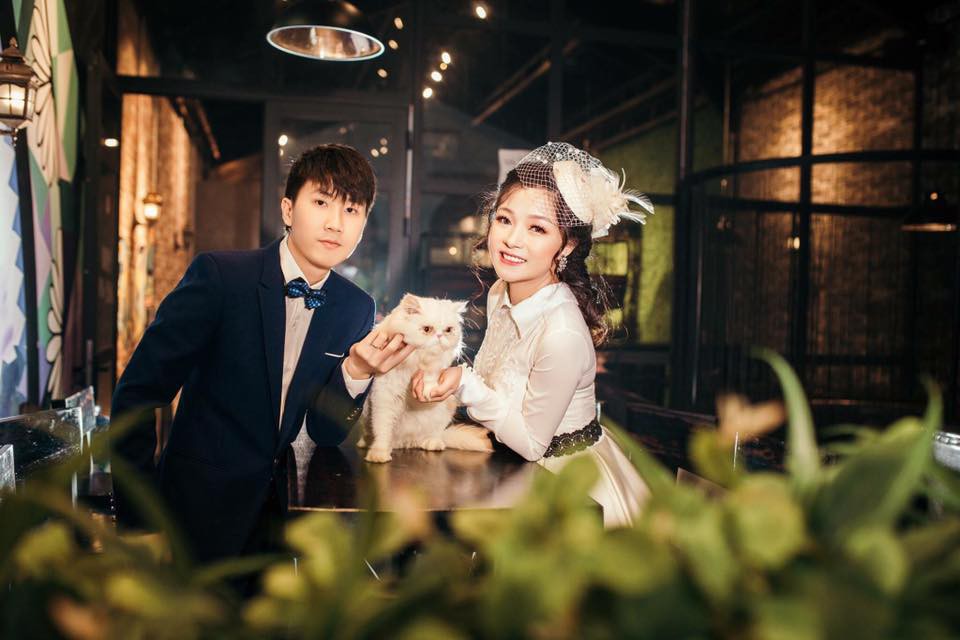 Boss bất ngờ chiếm spotlight trong bộ ảnh cưới của sen: Bọn cute này nguy hiểm quá đi mất! - Ảnh 5. Boss bất ngờ chiếm spotlight trong bộ ảnh cưới của sen: Bọn cute này nguy hiểm quá đi mất! - Ảnh 5.