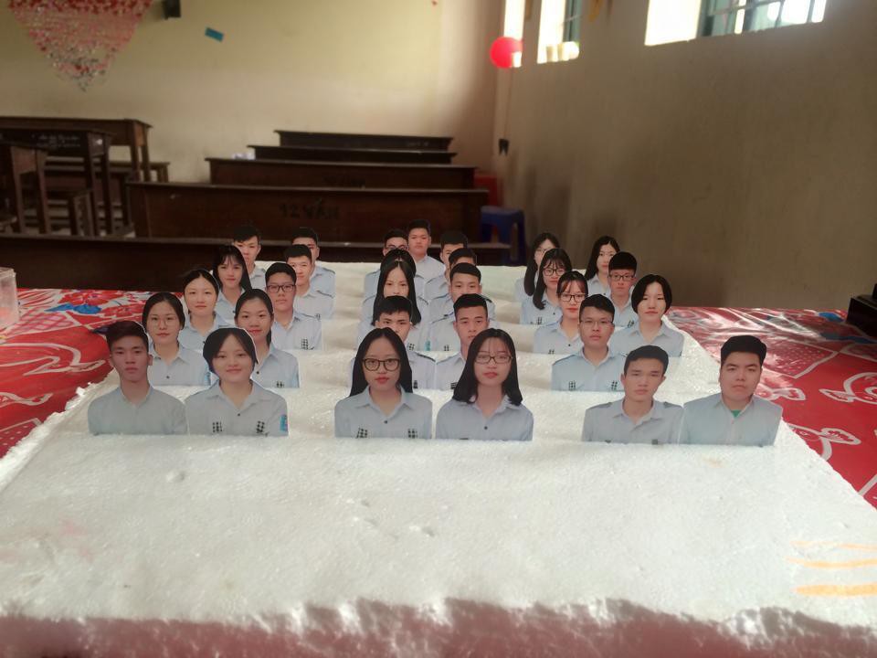 Sơ đồ lớp kẻ trên giấy xưa rồi, giờ phải dựng 3D trên xốp nổi rõ từng người mới chất - Ảnh 1. Sơ đồ lớp kẻ trên giấy xưa rồi, giờ phải dựng 3D trên xốp nổi rõ từng người mới chất - Ảnh 1.