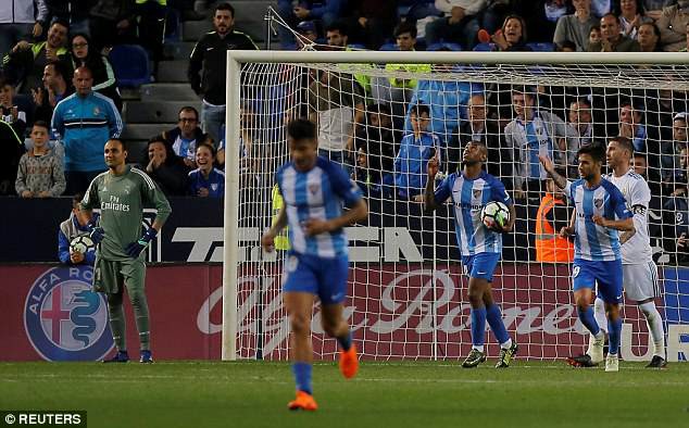 Ronaldo vắng mặt, Real Madrid thắng dễ Malaga nhờ kép phụ Isco - Ảnh 7.