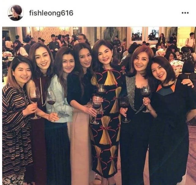 Đám cưới hoành tráng mời nửa showbiz Đài: Cô dâu năm nay đã 54 tuổi - Ảnh 6. Đám cưới hoành tráng mời nửa showbiz Đài: Cô dâu năm nay đã 54 tuổi - Ảnh 6.