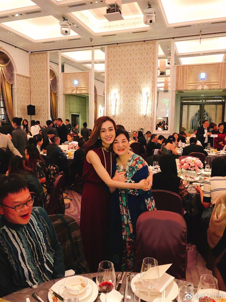 Đám cưới hoành tráng mời nửa showbiz Đài: Cô dâu năm nay đã 54 tuổi - Ảnh 12. Đám cưới hoành tráng mời nửa showbiz Đài: Cô dâu năm nay đã 54 tuổi - Ảnh 12.