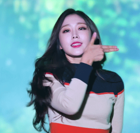 Biểu diễn dưới thời tiết âm 10 độ, nữ idol tê cóng tay đến mức không nhảy nổi - Ảnh 2.