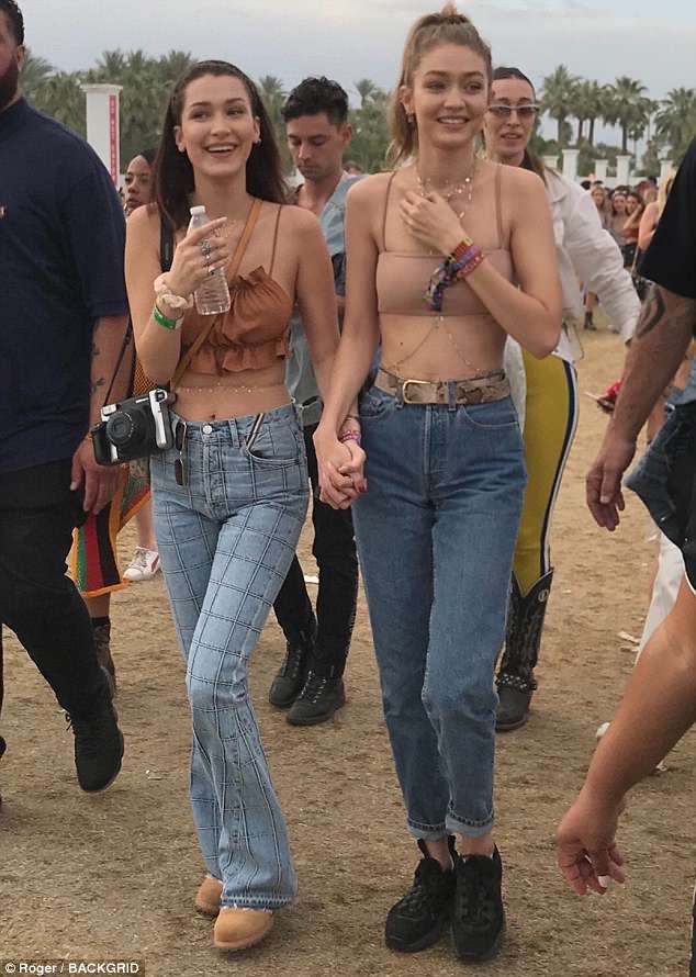 Cả chị lẫn em vừa đẹp vừa sexy, Gigi và Bella Hadid làm trái tim mọi chàng trai loạn nhịp tại Coachella - Ảnh 2.