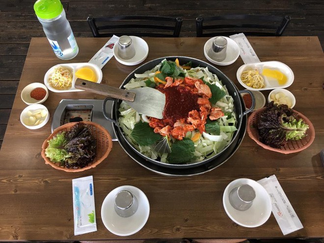 Mê Dak galbi nhưng ít người biết món gà xào bắp cải này từng là món ăn của sinh viên nghèo xứ Hàn Quốc - Ảnh 3.