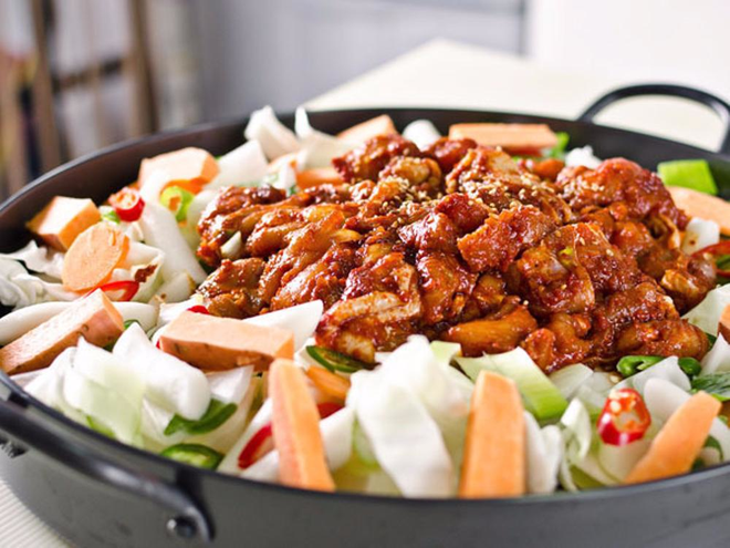 Mê Dak galbi nhưng ít người biết món gà xào bắp cải này từng là món ăn của sinh viên nghèo xứ Hàn Quốc - Ảnh 8.