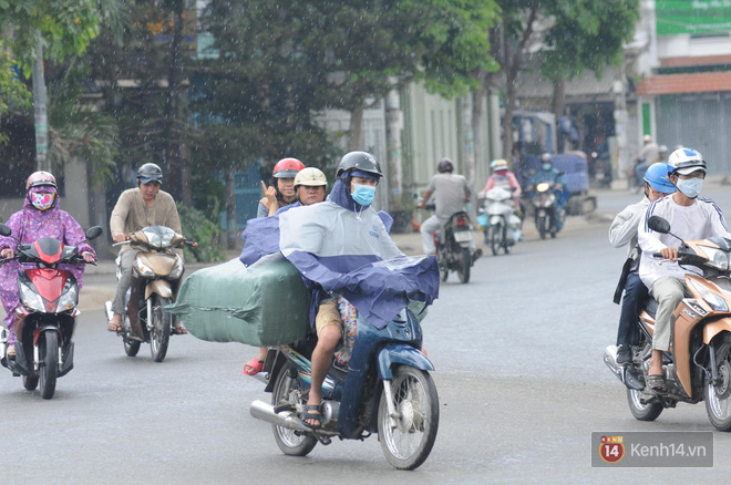 S&agrave;i G&ograve;n xuất hiện mưa r&agrave;o bất thường giữa trưa, người d&acirc;n vẫn chưa được giải nhiệt sau 1 th&aacute;ng oi bức - Ảnh 6.