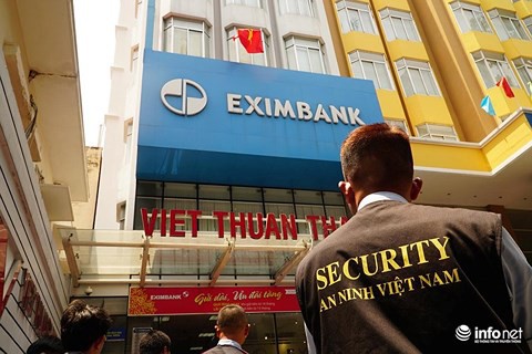 Khách hàng mất gần 300 tỷ tiền tiết kiệm: Eximbank công bố thông tin bất thường - Ảnh 1.