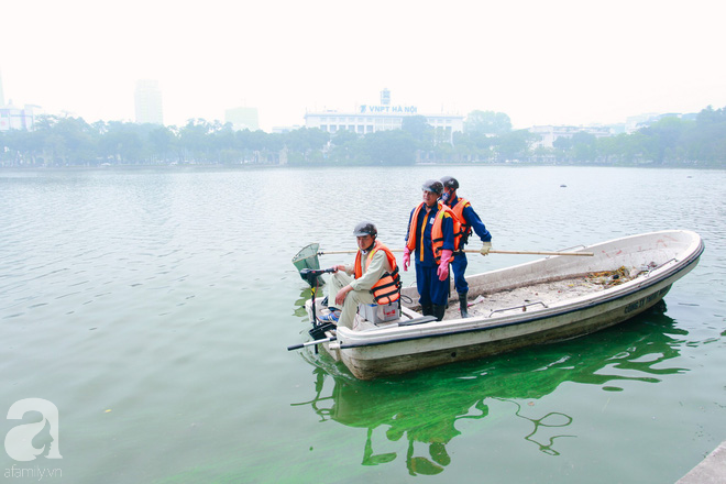 Sáng 17/4 nước Hồ Gươm bỗng xanh bất thường, phát hiện có tảo độc - Ảnh 14.